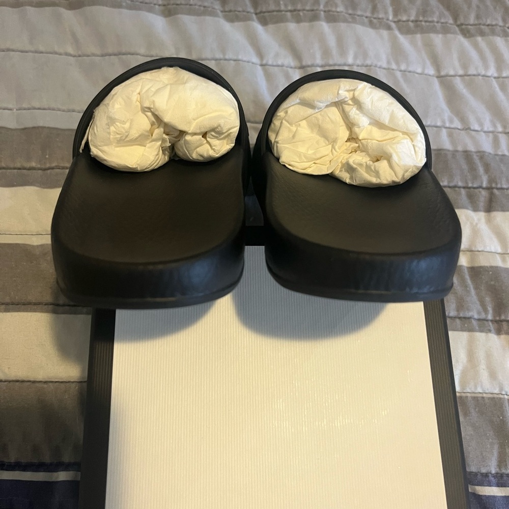 GUCCI Embossed Black Slides - Picture 9 of 15